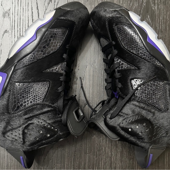 Jordan Men\'s Black and Purple Athletic Shoes main image 5